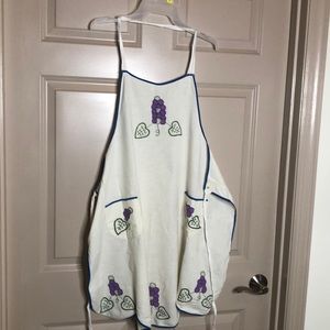 Vintage handmade apron with 🍇